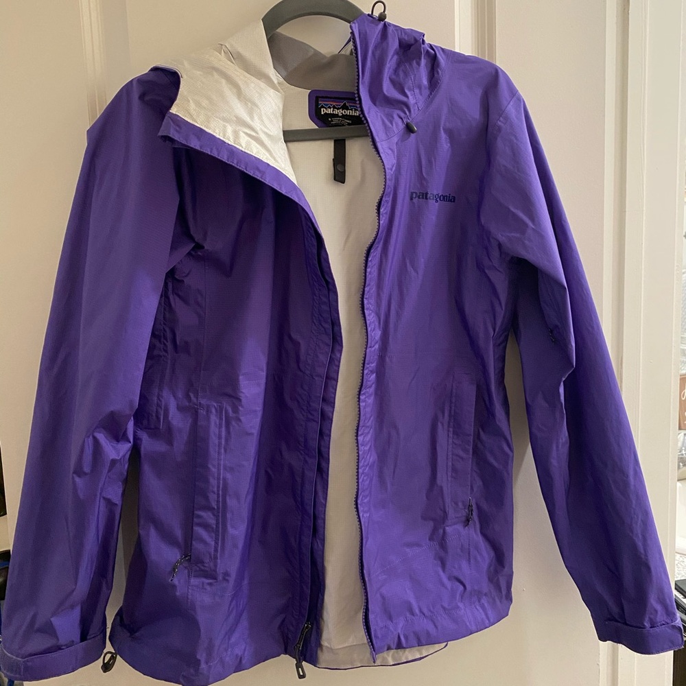 women’s patagonia rain jacket